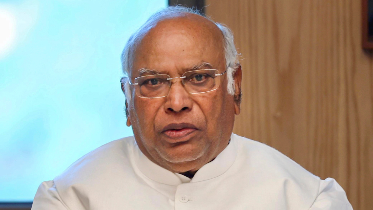 https://salarnews.in/public/uploads/images/newsimages/maannewsimage02102025_151335_Mallikarjun Kharge.png